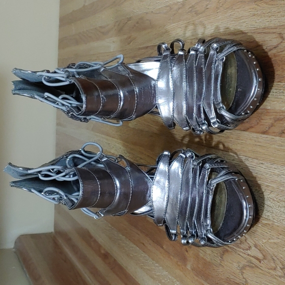 Diva DNA Studded & Laced Up Heels 9M - Picture 2 of 15